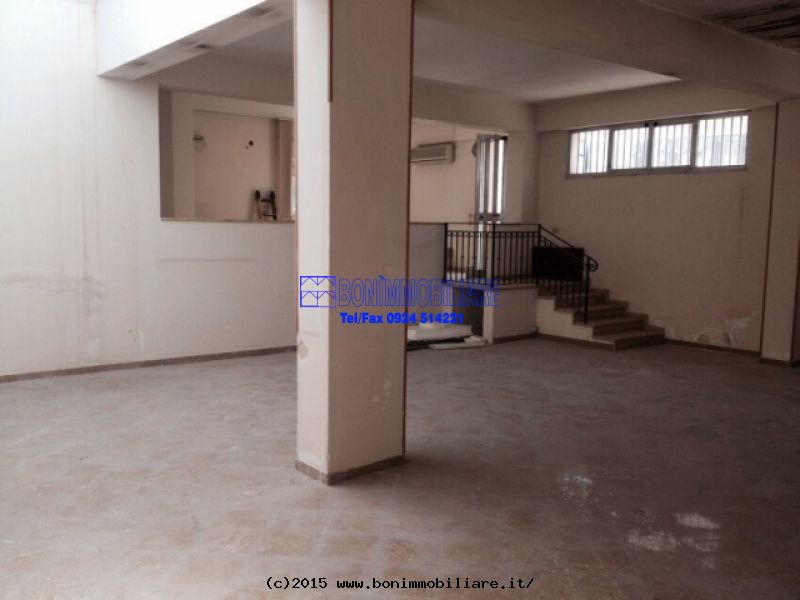 Via Spirito Santo, 5 Stanze Stanze,2 BathroomsBathrooms,Locale Commerciale,Affitto,Via Spirito Santo,1084